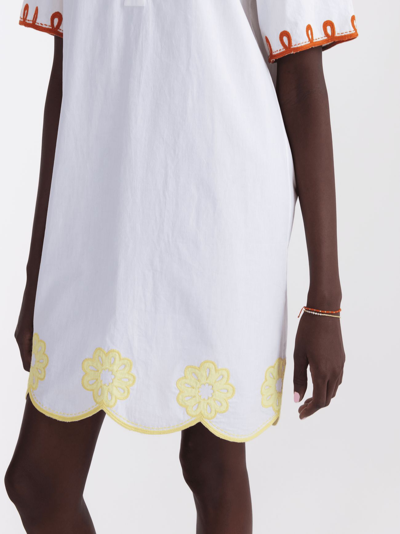 Load image into Gallery viewer, Dree Scallop Dress in White Sunflower Embroidery