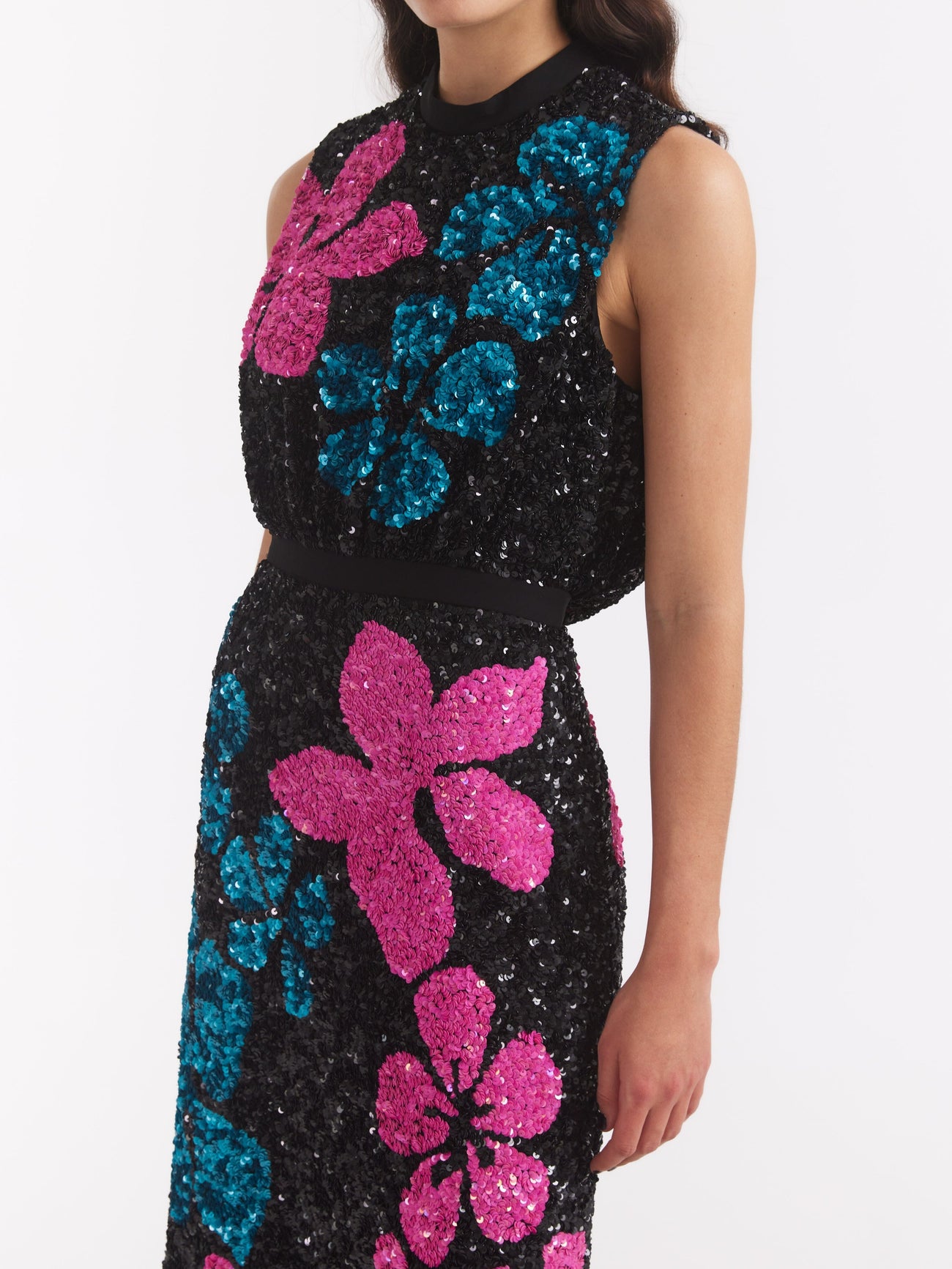 Load image into Gallery viewer, Fleur F Dress Sequin Hibiscus Embroidery