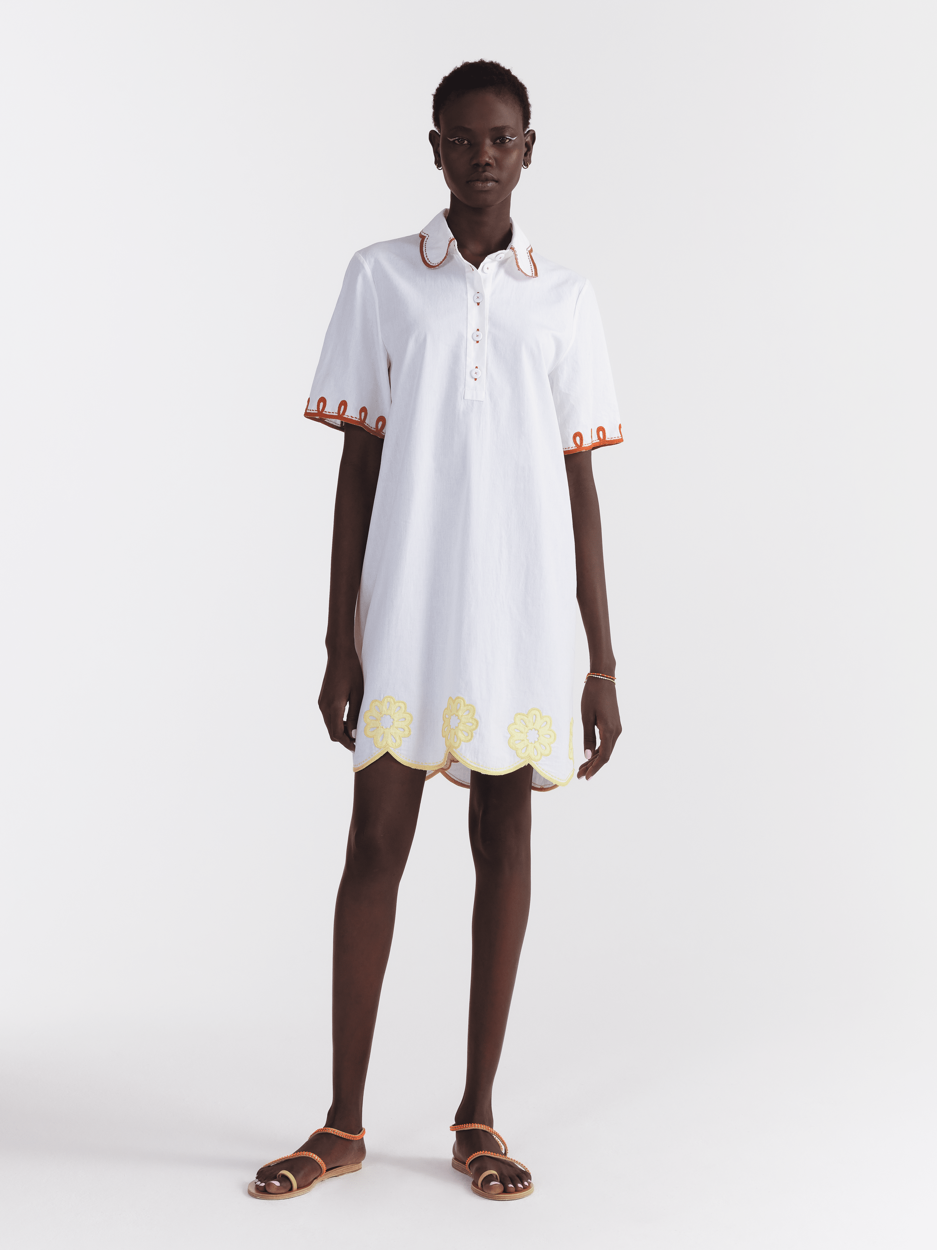 Dree Scallop Dress in White Sunflower Embroidery