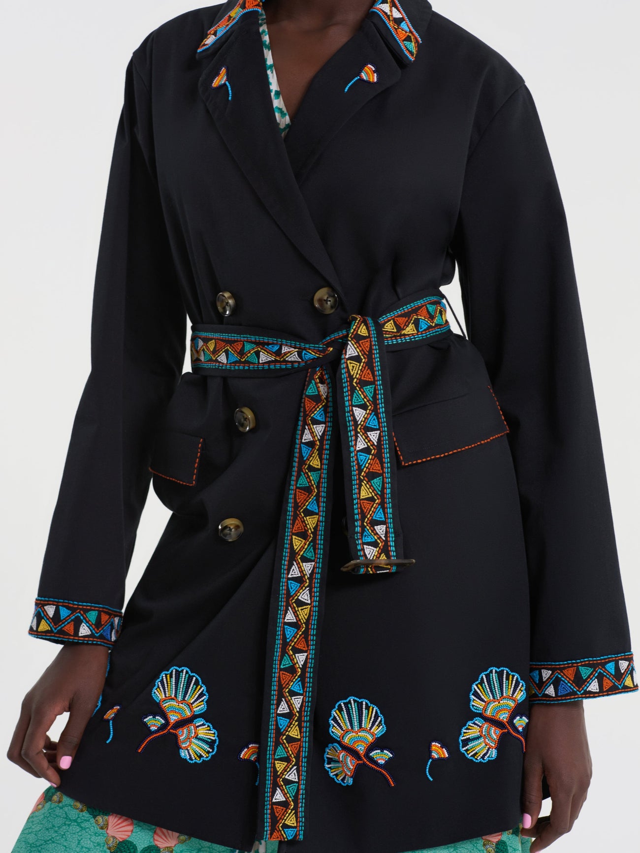 Load image into Gallery viewer, Summer Short Trench Black with Shell Embroidery