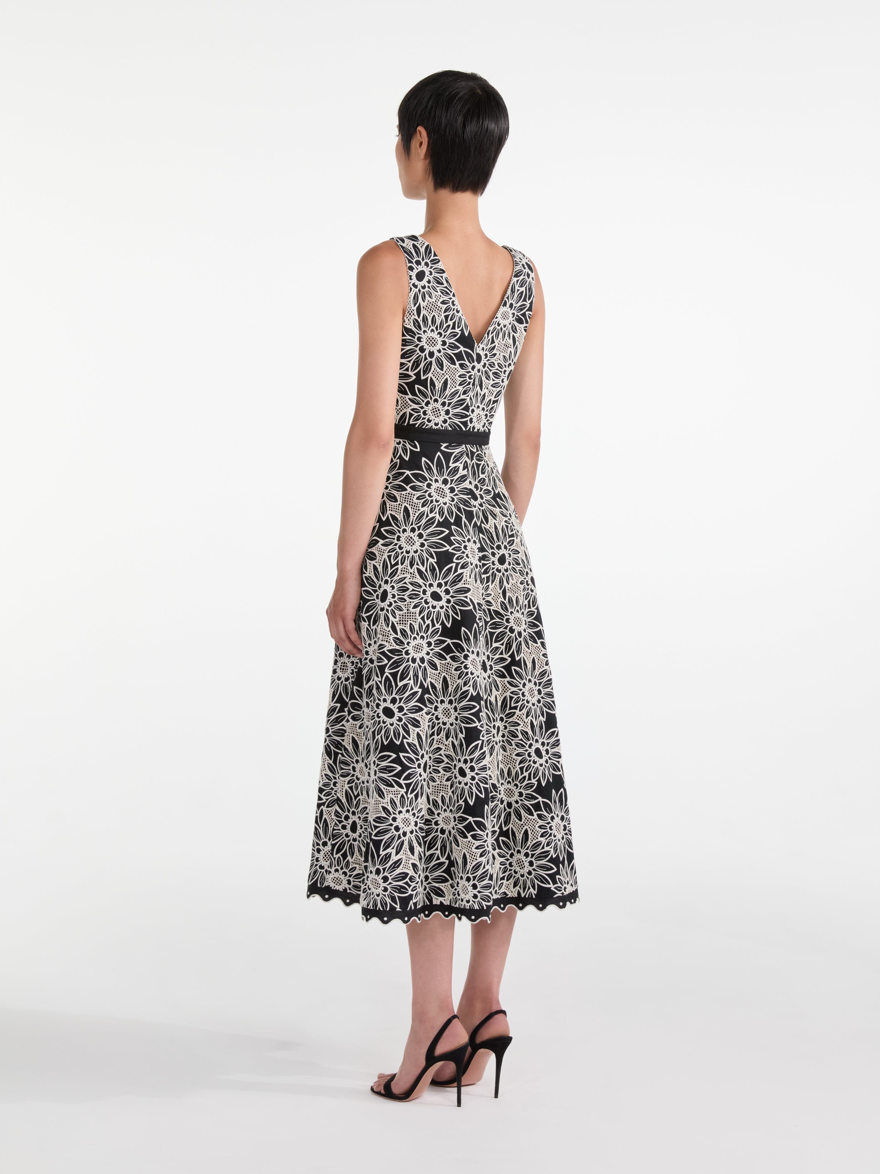 Zoey D Dress in Black Daisies