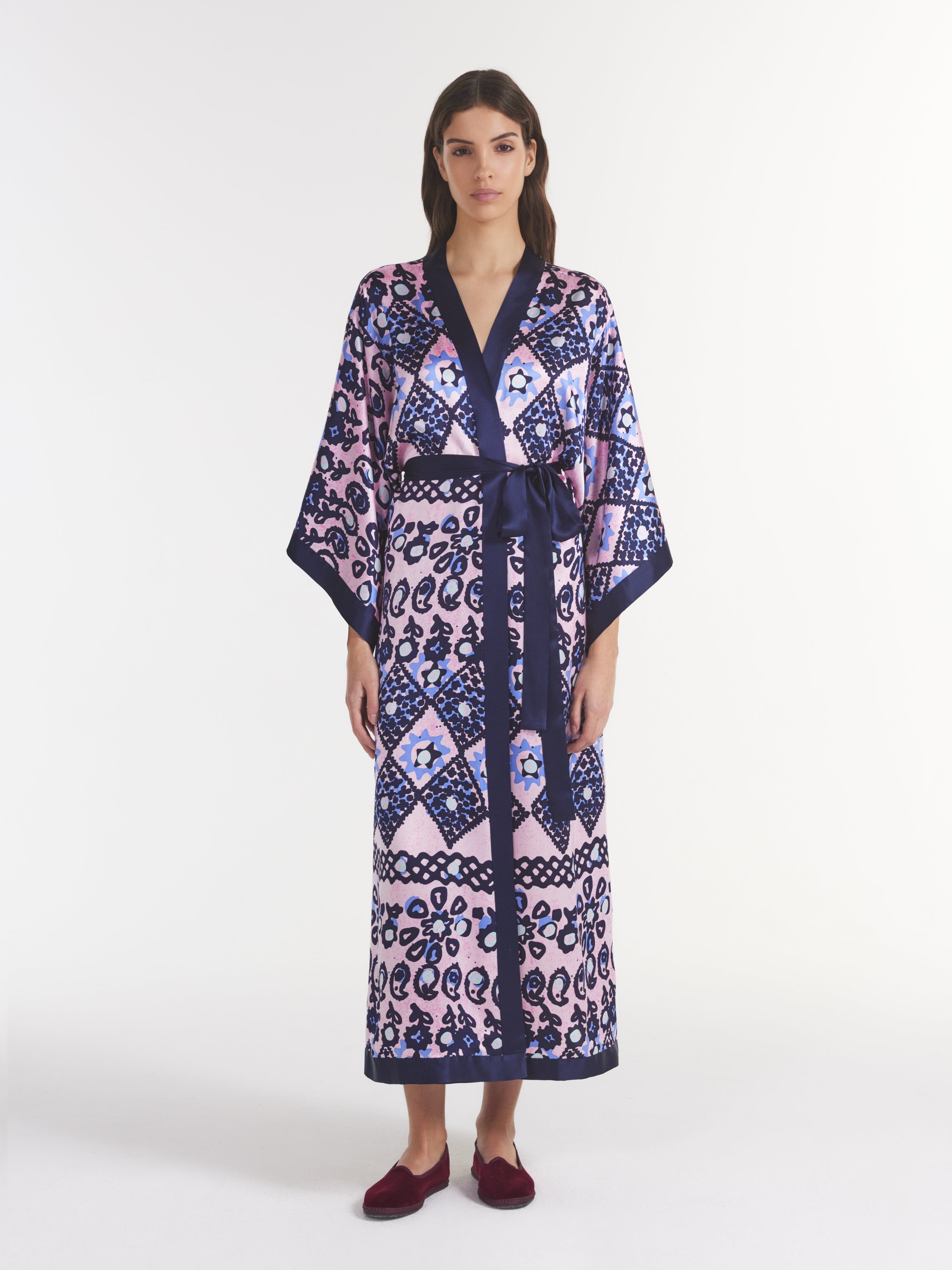 Silk Kimono Robe in Quartz Batik – SALONI